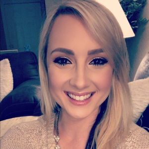 Meet your Posher, Caitlin